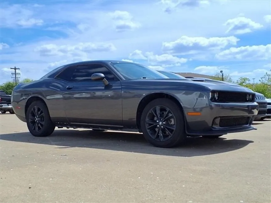 2021 Dodge Challenger SXT photo 1