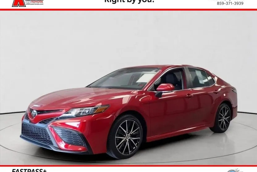 2022 Toyota Camry SE photo 1