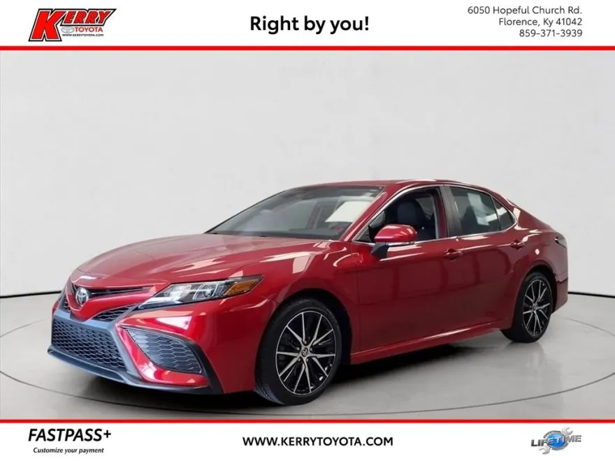 2022 Toyota Camry SE photo 1
