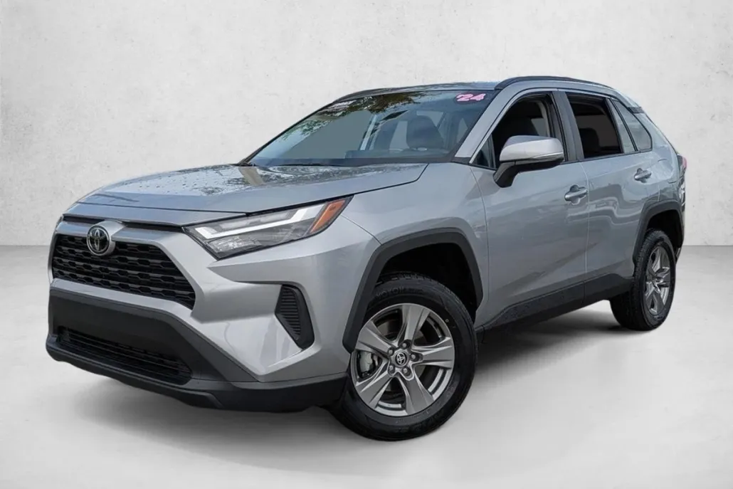 2024 Toyota RAV4 XLE photo 1
