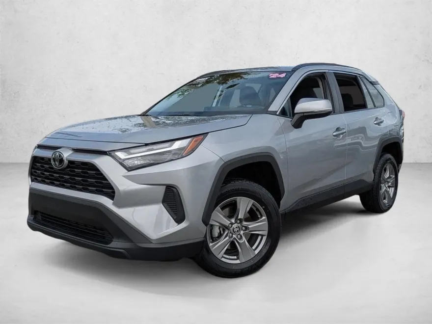 2024 Toyota RAV4 XLE photo 1