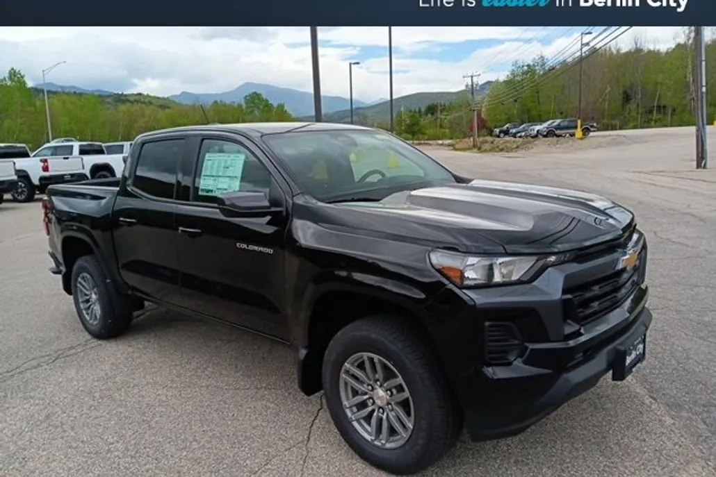 2025 Chevrolet Colorado Work Truck LT photo 1