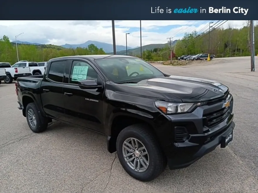 2025 Chevrolet Colorado Work Truck LT photo 1