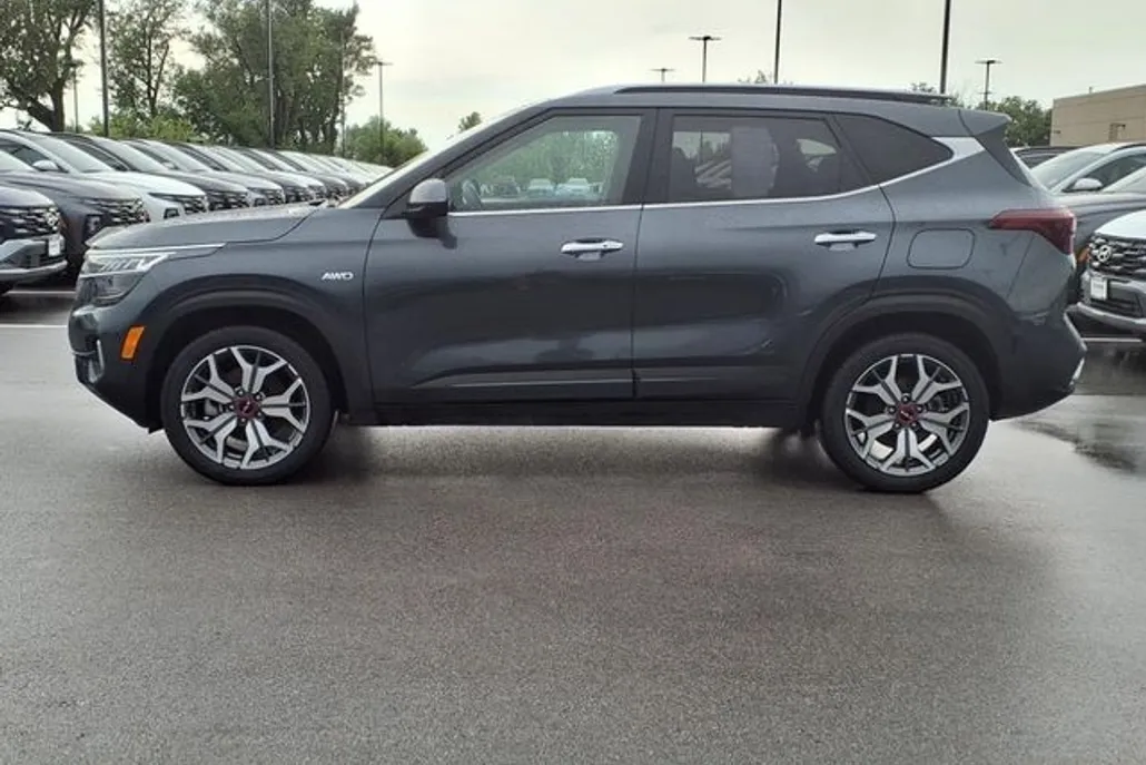 2023 Kia Seltos SX photo 1