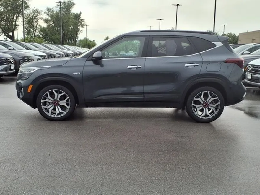 2023 Kia Seltos SX photo 1