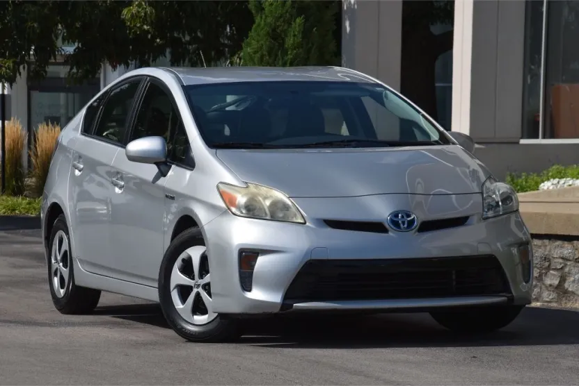 2015 Toyota Prius Two photo 1