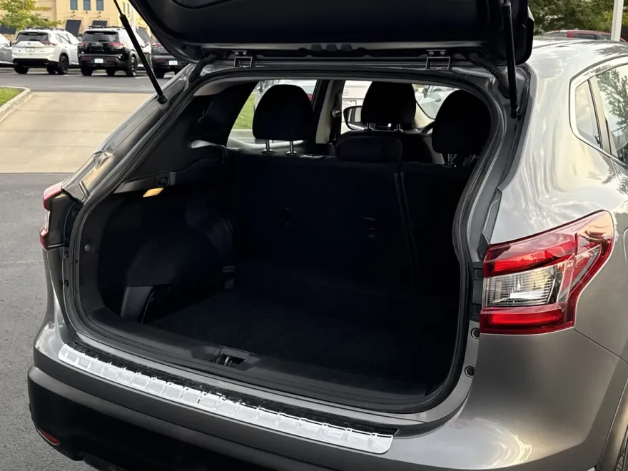 2022 Nissan Rogue Sport S photo 1