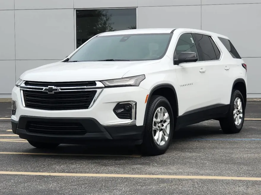 2023 Chevrolet Traverse LS photo 1
