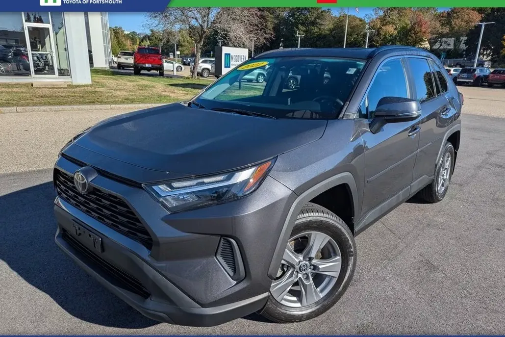 2022 Toyota RAV4 XLE photo 1