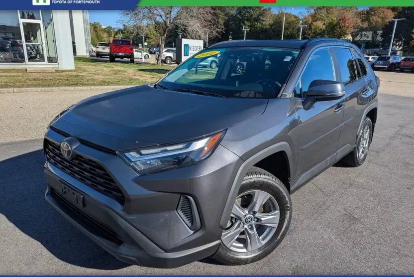 2022 Toyota RAV4 XLE photo 1