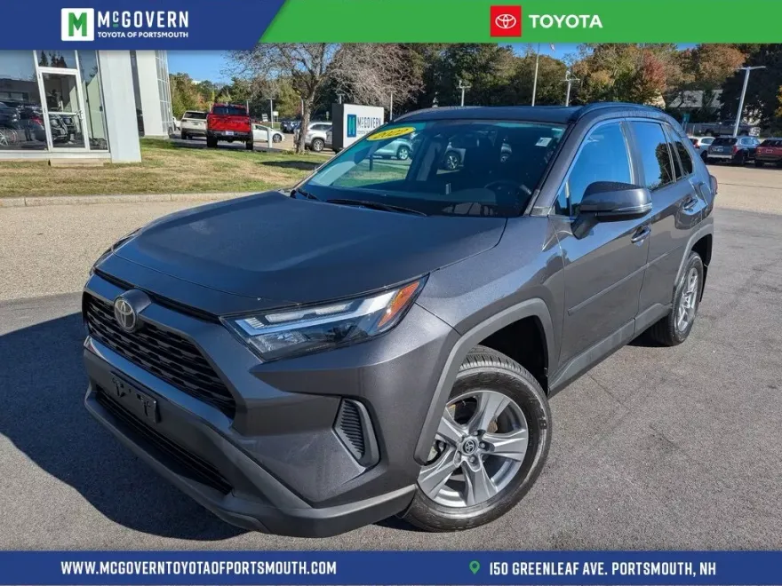 2022 Toyota RAV4 XLE photo 1