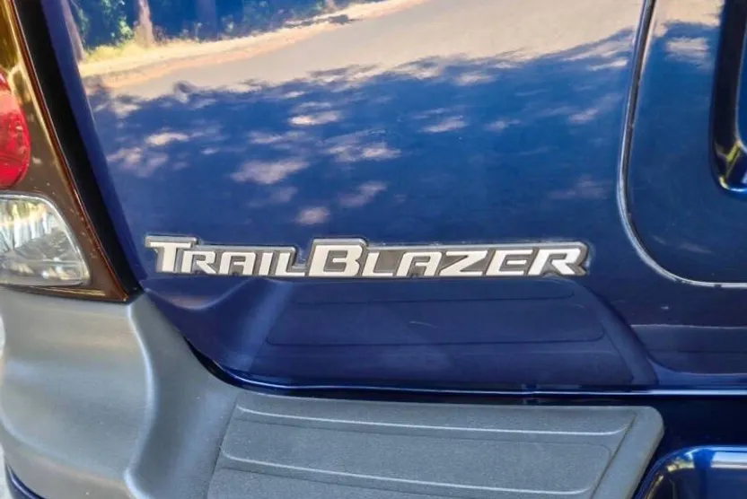 2002 Chevrolet Trailblazer LS photo 1