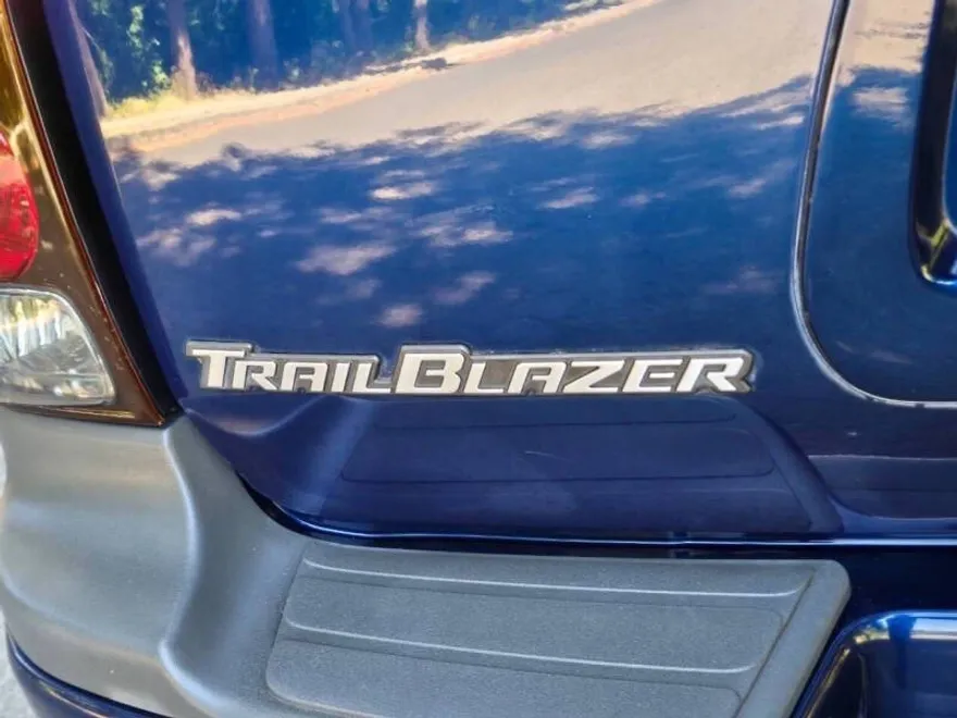 2002 Chevrolet Trailblazer LS photo 1