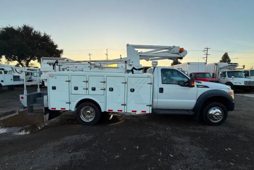 2012 Ford F-550 photo 1