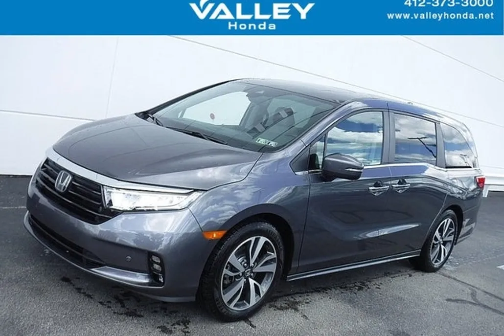 2023 Honda Odyssey Touring photo 1