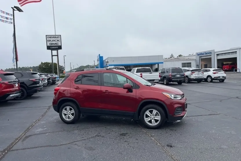 2022 Chevrolet Trax LT photo 1