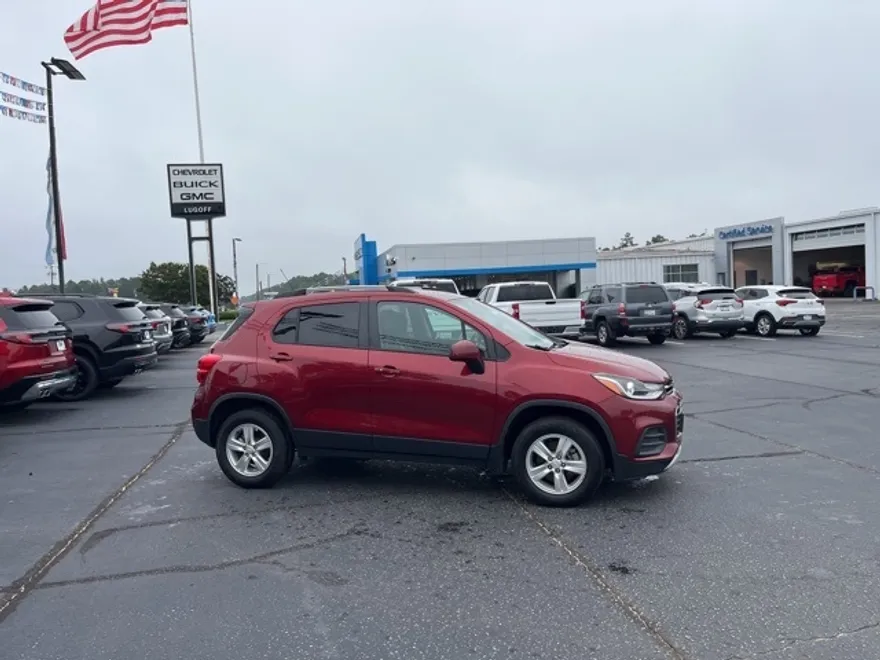 2022 Chevrolet Trax LT photo 1