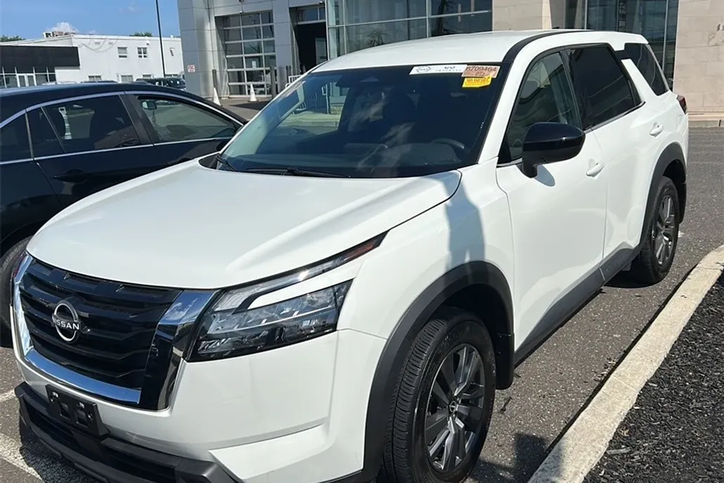 2024 Nissan Pathfinder S photo 1