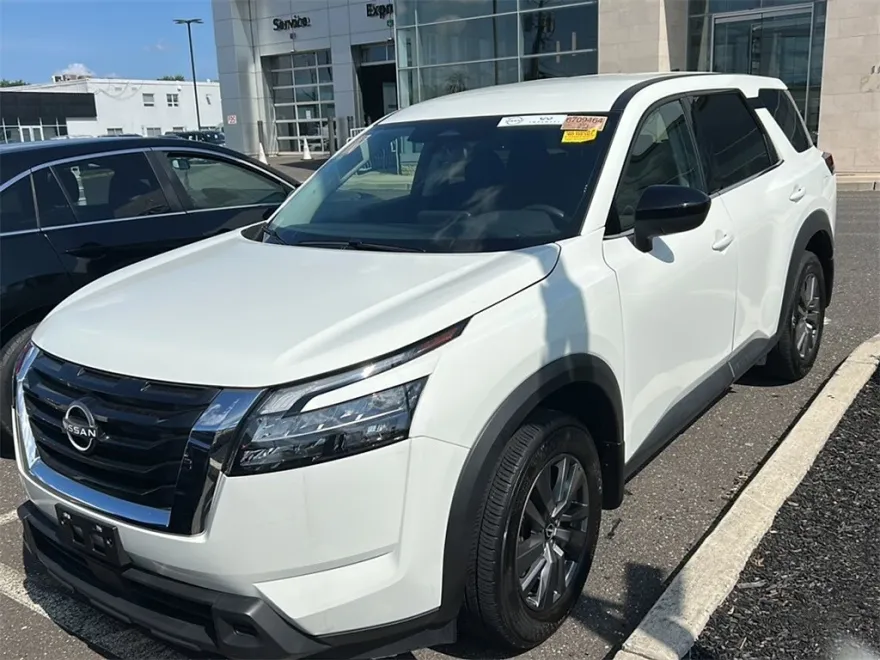 2024 Nissan Pathfinder S photo 1