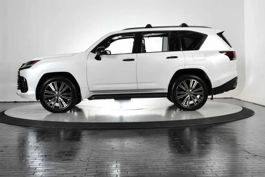 2023 Lexus LX 600 Luxury photo 1
