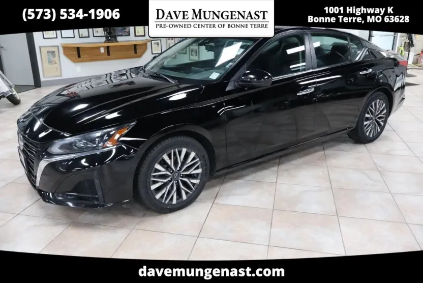 2023 Nissan Altima 2.5 SV photo 1