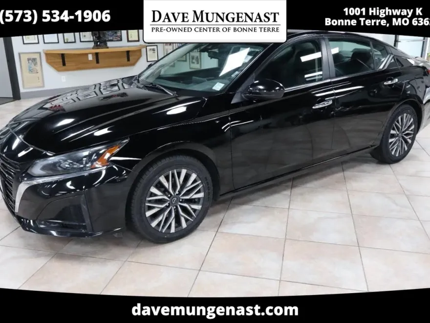 2023 Nissan Altima 2.5 SV photo 1