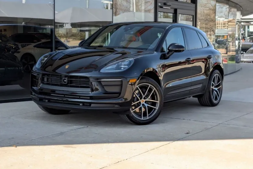 2025 Porsche Macan T photo 1