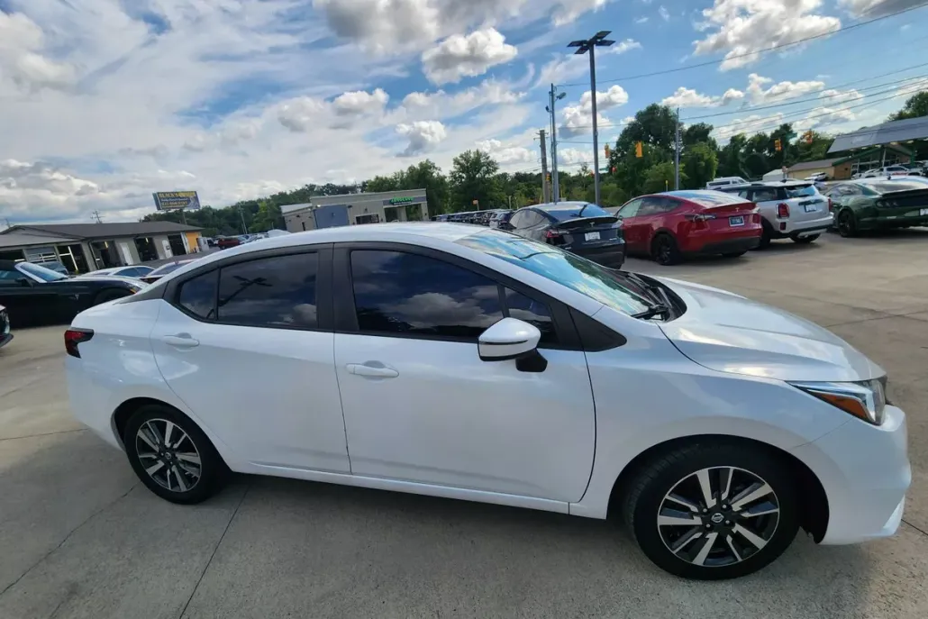 2020 Nissan Versa SV Sedan photo 1