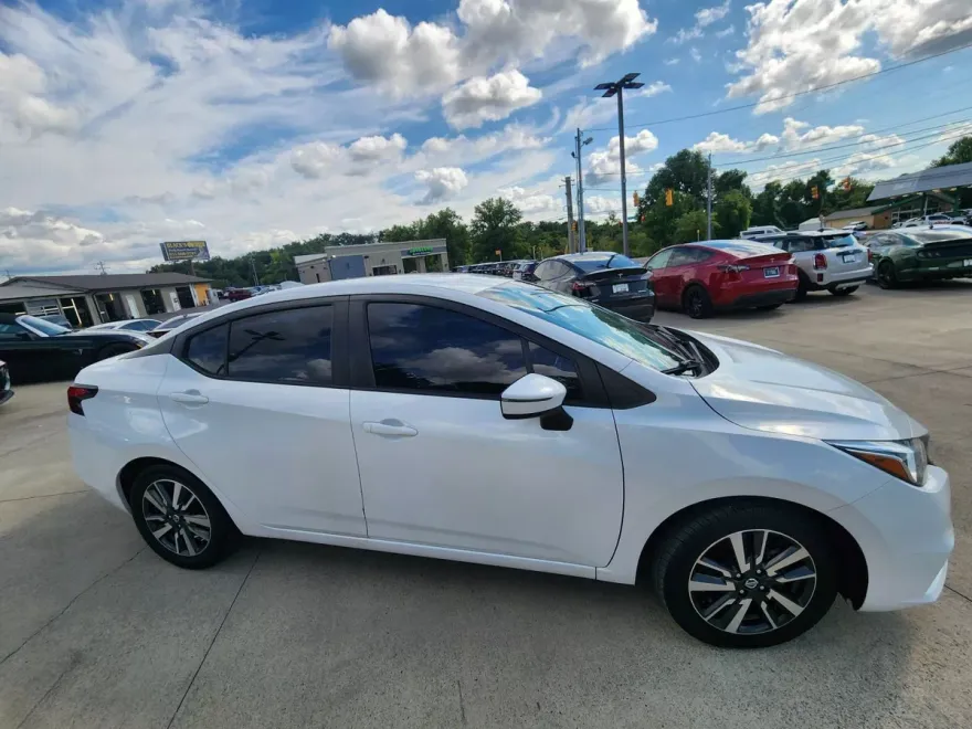 2020 Nissan Versa SV Sedan photo 1