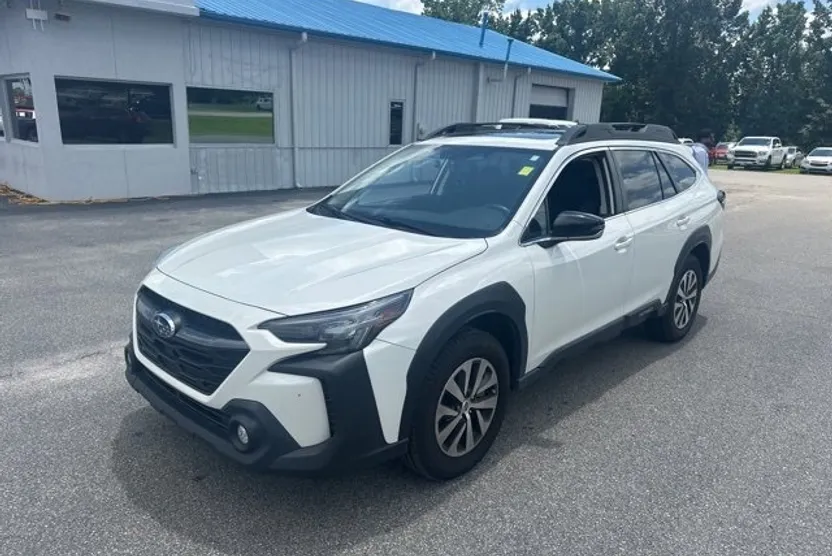 2024 Subaru Outback Premium photo 1