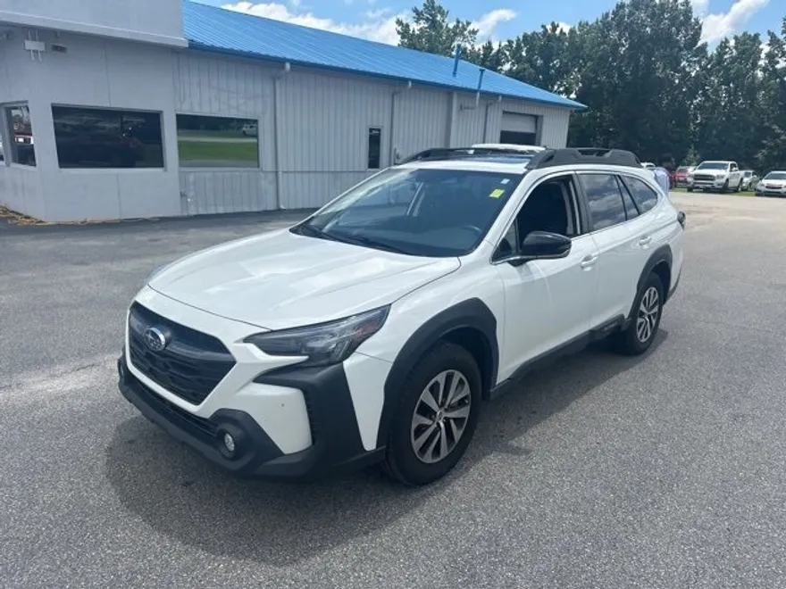 2024 Subaru Outback Premium photo 1