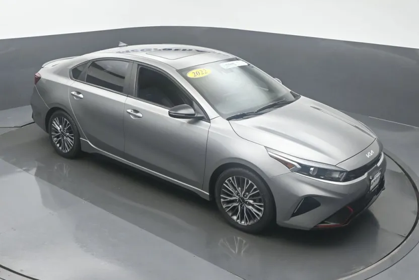 2022 Kia Forte GT-Line photo 1
