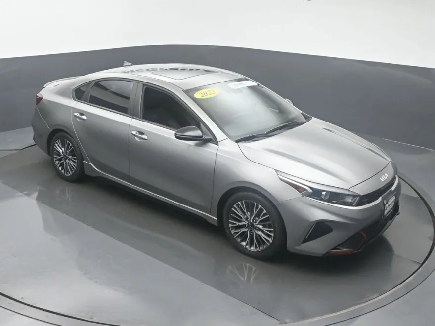 2022 Kia Forte GT-Line photo 1