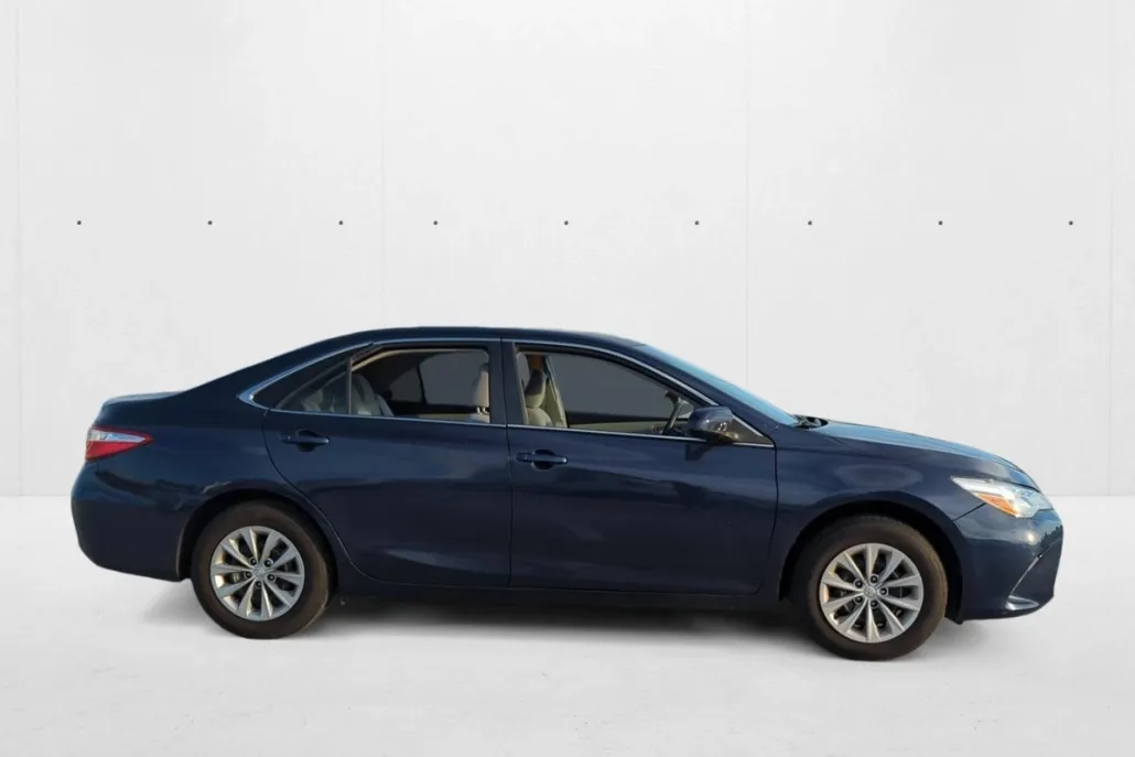 2015 Toyota Camry LE SE photo 1