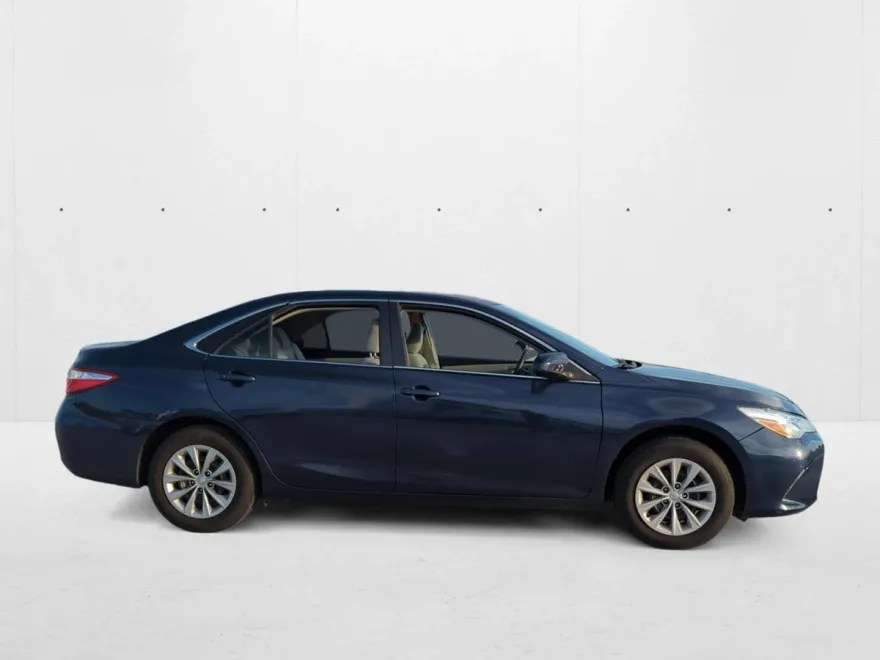 2015 Toyota Camry LE SE photo 1