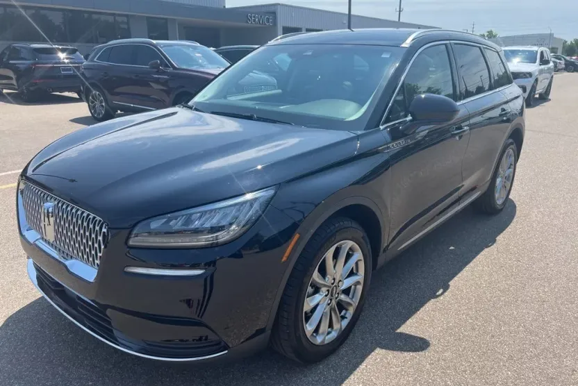 2022 Lincoln Corsair Standard photo 1