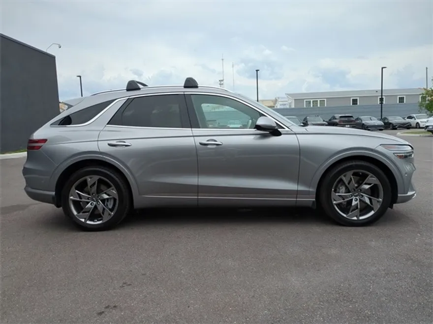 2025 Genesis Electrified GV70 Advanced photo 3