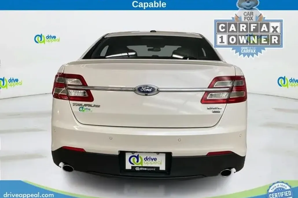 2018 Ford Taurus SEL photo 1