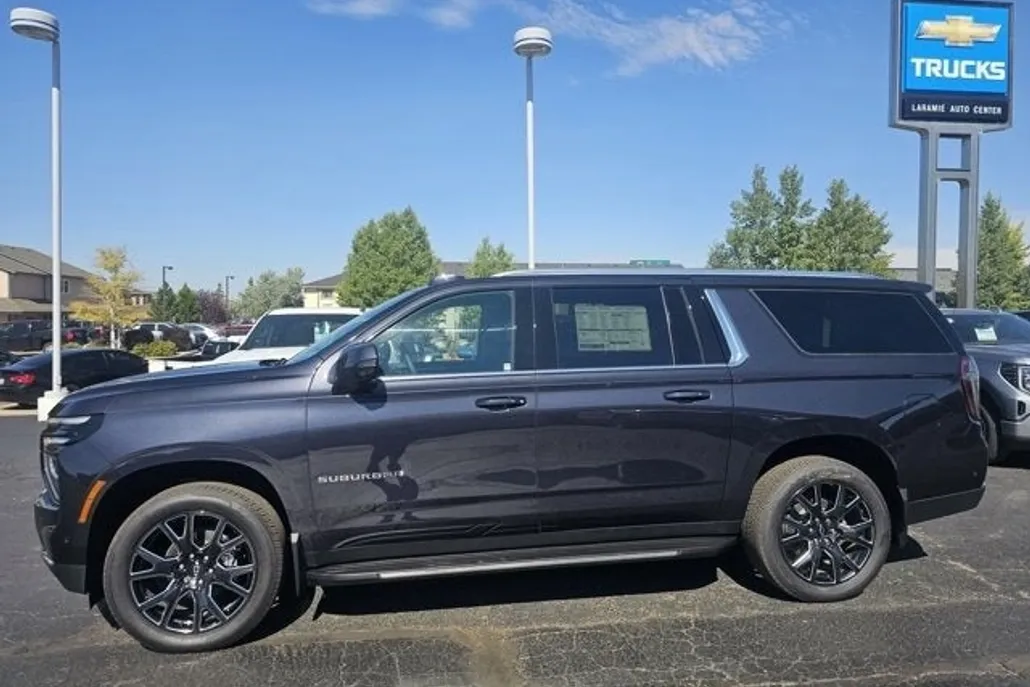 2025 Chevrolet Suburban LT photo 1