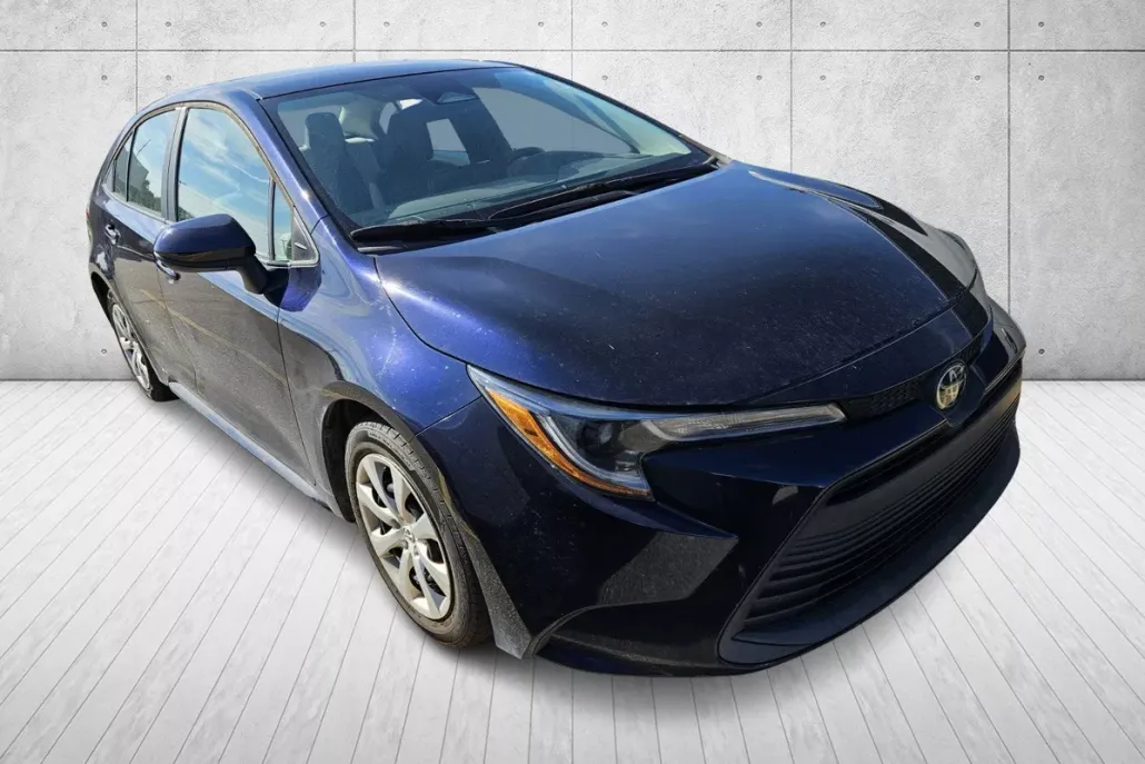 2023 Toyota Corolla LE photo 1