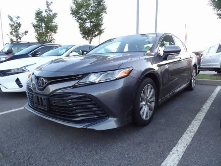 2020 Toyota Camry LE photo 1