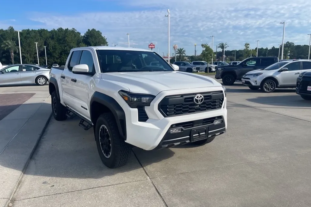 2024 Toyota Tacoma TRD Off-Road photo 1