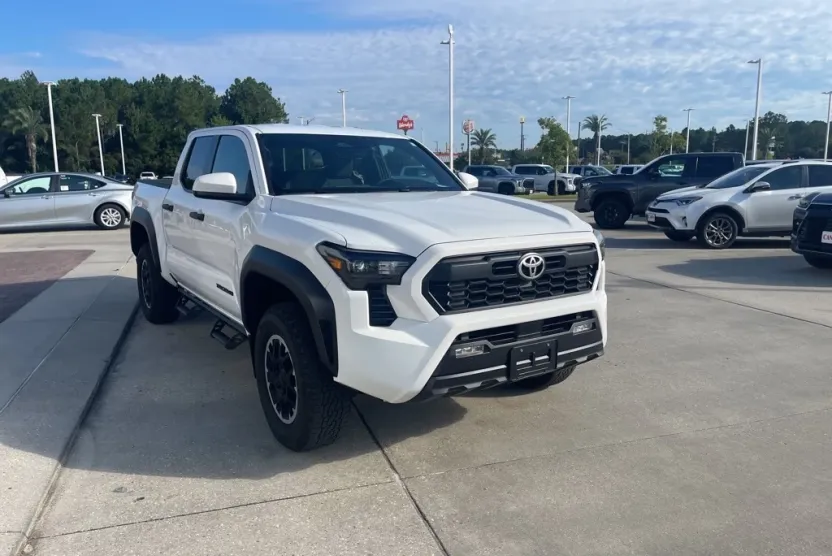 2024 Toyota Tacoma TRD Off-Road photo 1