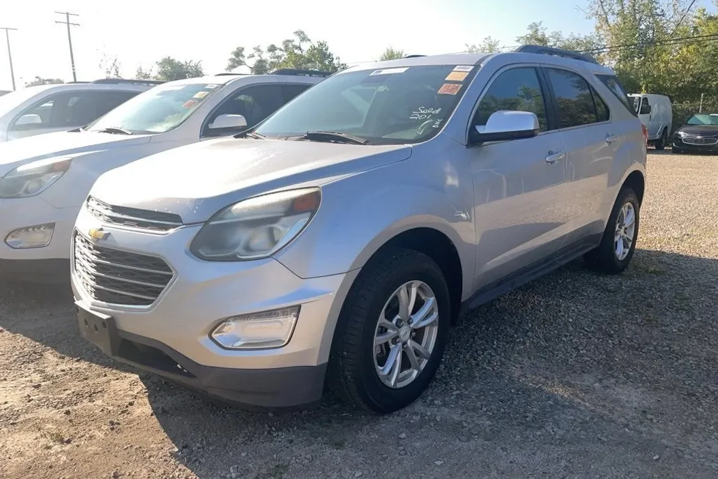 2016 Chevrolet Equinox LT photo 1