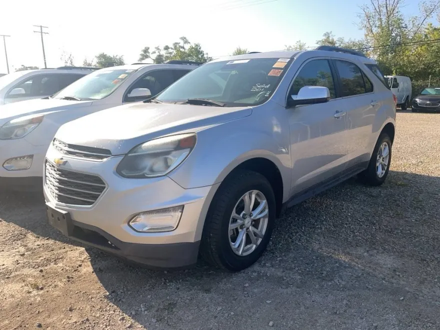 2016 Chevrolet Equinox LT photo 1