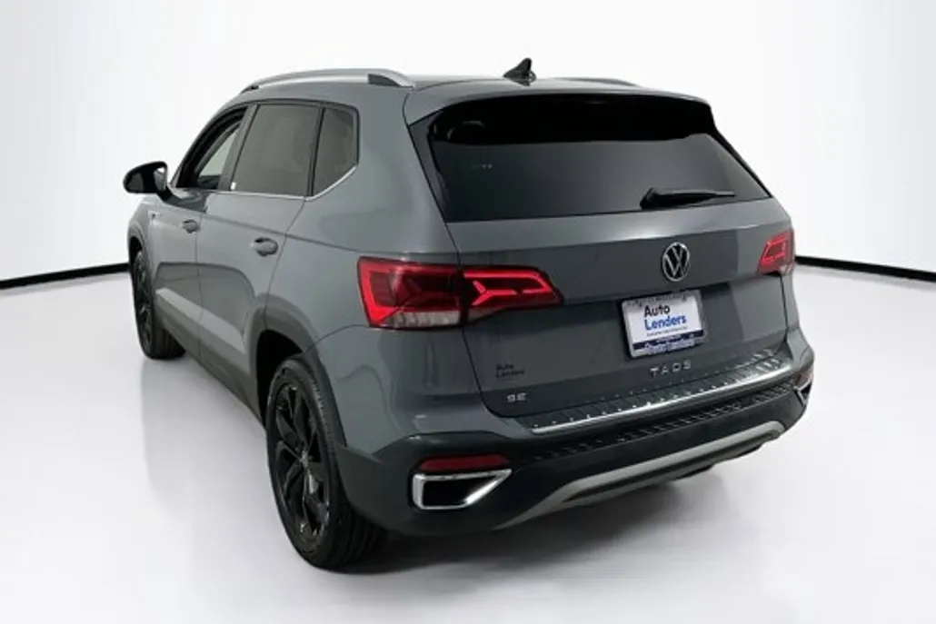 2022 Volkswagen Taos SE photo 1