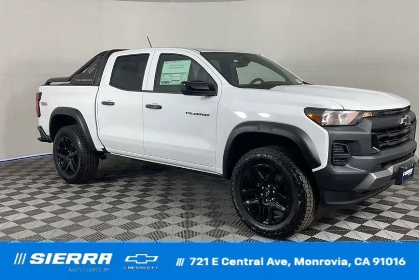 2025 Chevrolet Colorado Trail Boss photo 1
