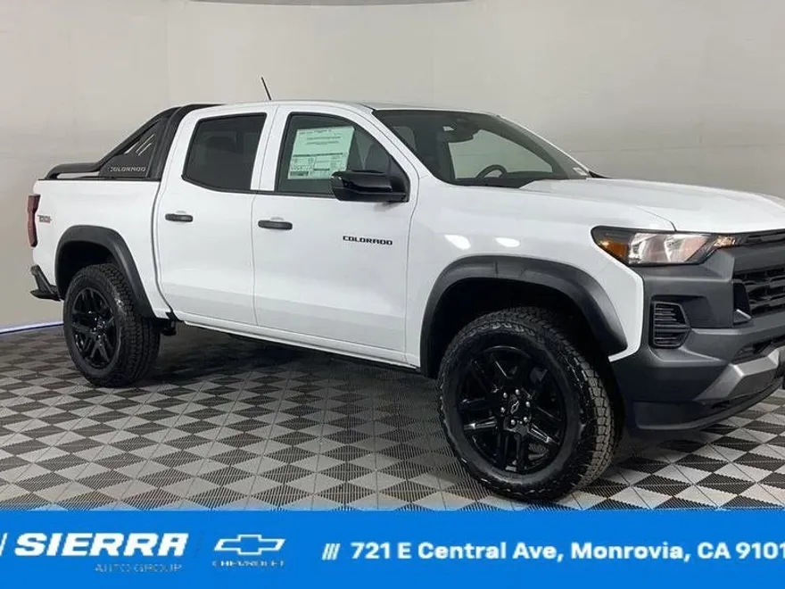 2025 Chevrolet Colorado Trail Boss photo 1