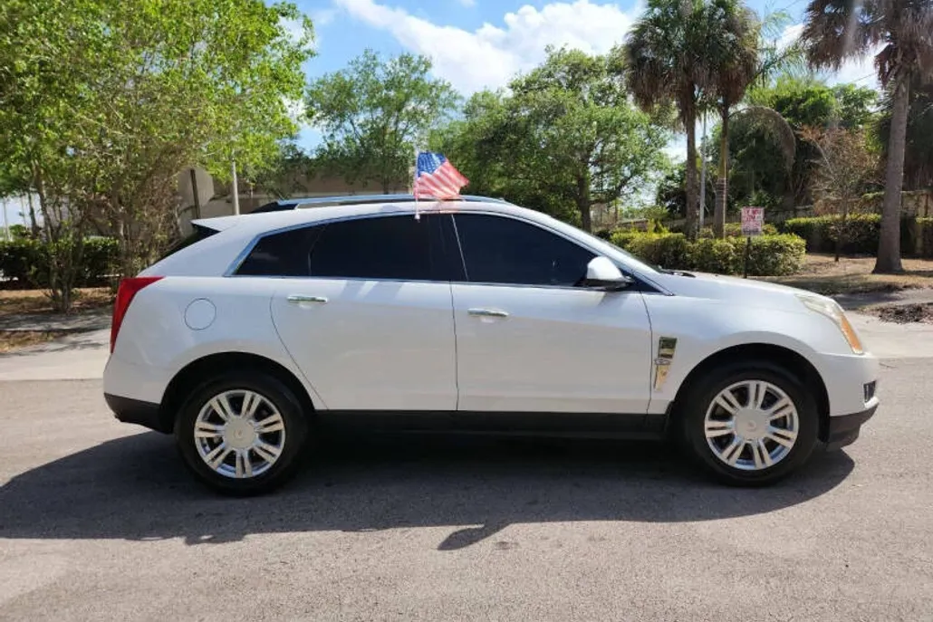 2010 Cadillac SRX Luxury photo 1