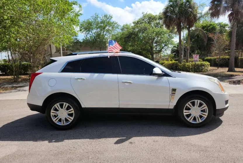 2010 Cadillac SRX Luxury photo 1